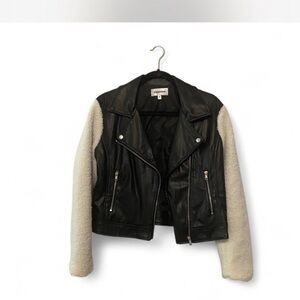 Vigoss‎ Black Leather Jacket With White Teddy Bear Sleeve Size Medium